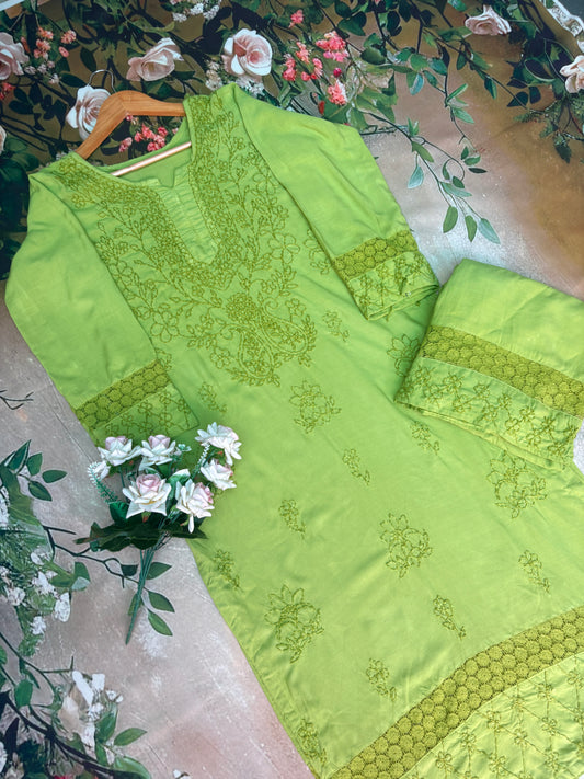 Nazakat Raha Authentic Lucknowi Kurta Set