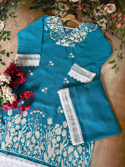 Ada 7 Gulabi Dhaga Kurta Set