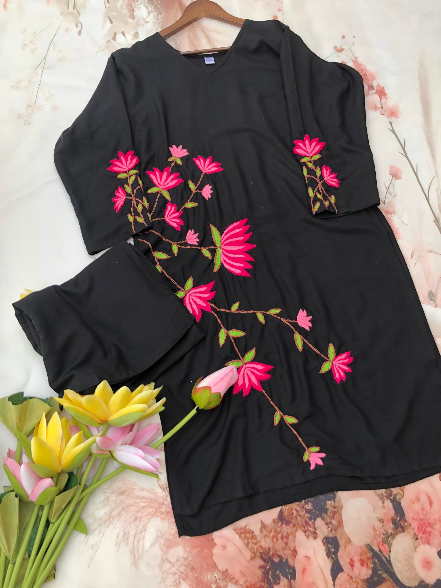 Raaga Gulabi Dhaga Kurta Set