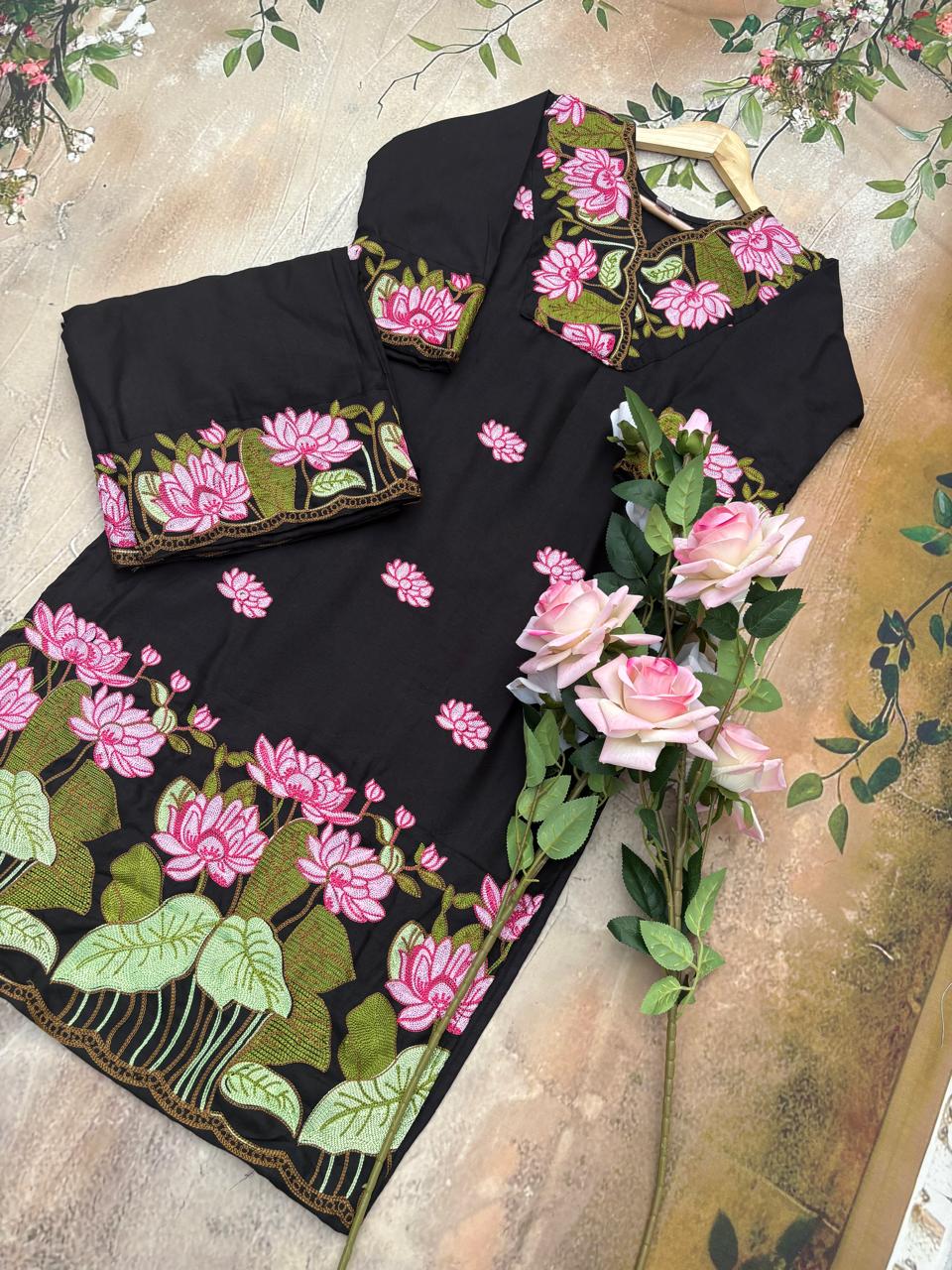 Phool 1 Gulabi Dhaga Kurta Set