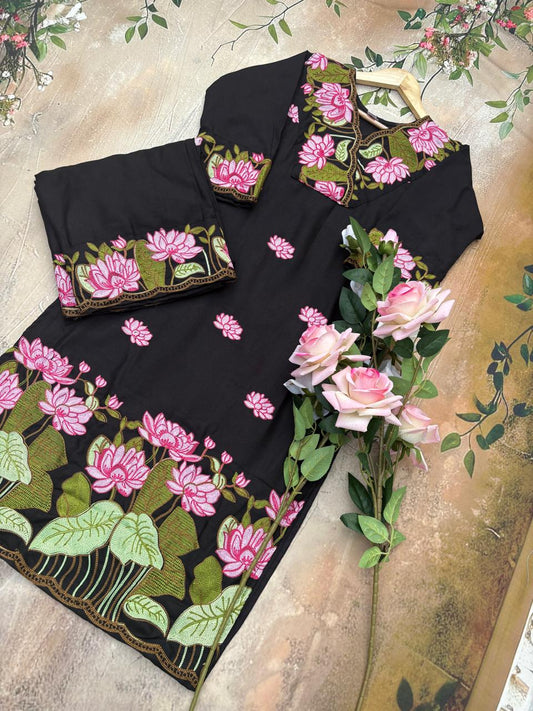 Phool 1 Gulabi Dhaga Kurta Set