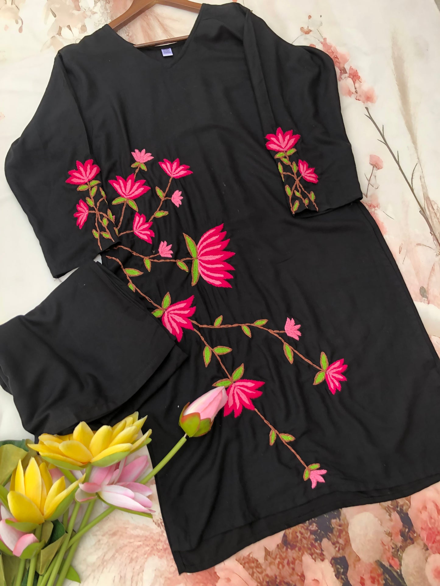 Raaga Gulabi Dhaga Kurta Set