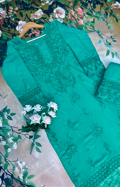 Nazakat Raha Authentic Lucknowi Kurta Set