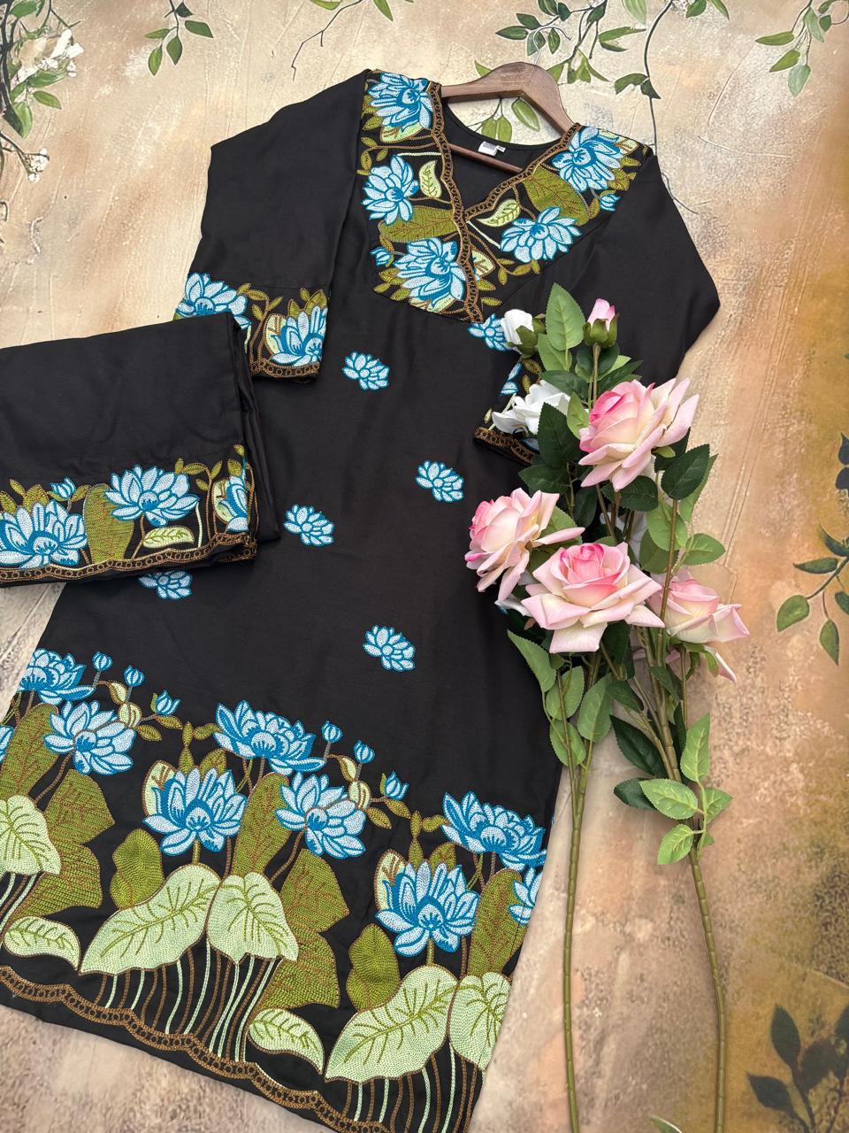 Phool 2 Gulabi Dhaga Kurta Set